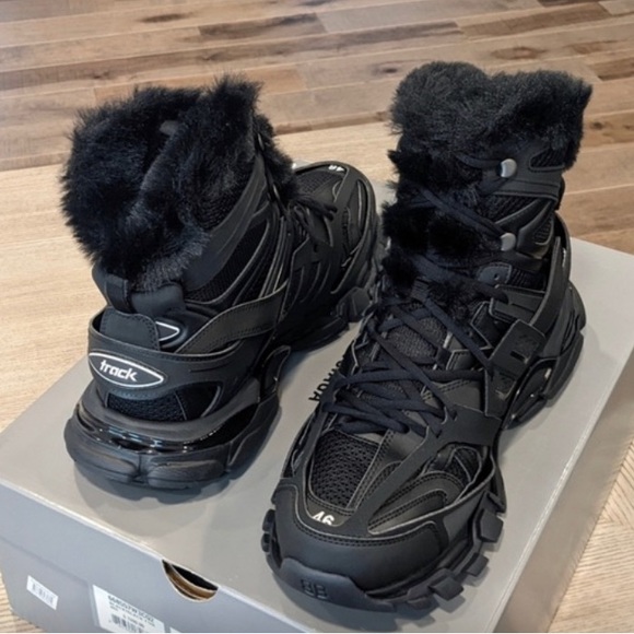 New BALENCIAGA men’ black Track Hike Faux Fur-Lined Sneakers sz 8 - Picture 3 of 6